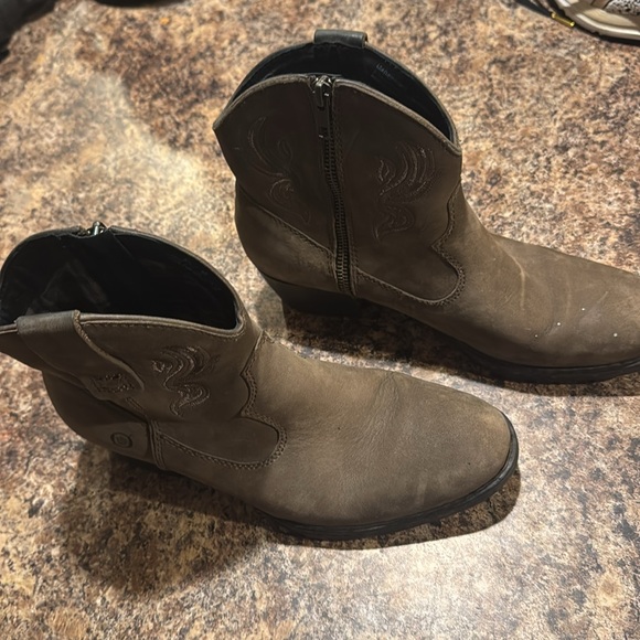 Born women’s booties gray size 8 1/2 - Picture 4 of 6